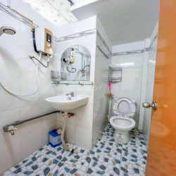 Cho thuê nhà mặt tiền ngay chân cầu Quang Trung