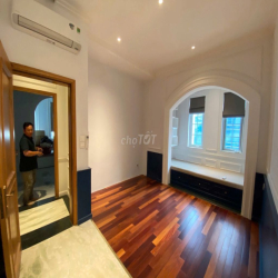 Biệt Thự Góc 2 MT Nguyễn Minh Hoàng. 10x20m. Trệt 3 Lầu. Sẵn Máy Lạnh