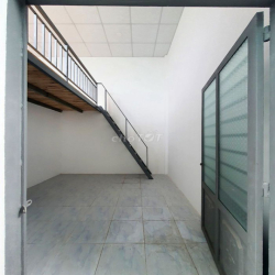 Phòng trọ thoáng mát, sáng sủa, có gác, WC riêng, giờ tự do