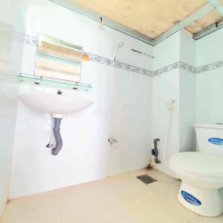 ngay nhà ga T3 - hoàng hoa thám