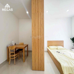 TRỐNG CĂN HỘ DỊCH VỤ ĐẦY ĐỦ NỘI THẤT - BAN CÔNG - TÁCH BẾP