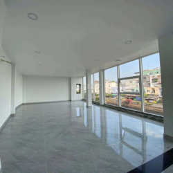 CHO THUÊ BUIDING MẶT TIỀN PHẠM HUY THÔNG (TRỆT 5 LẦU) THANG MÁY