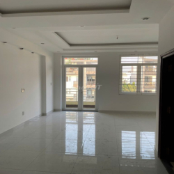 Chính chủ cần cho thuê nhà phố đường chính số 7 KDC 13E Intresco.