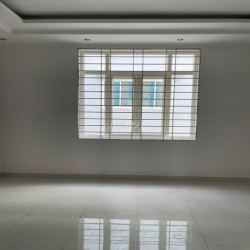 Chính chủ cần cho thuê nhà phố đường chính số 7 KDC 13E Intresco.