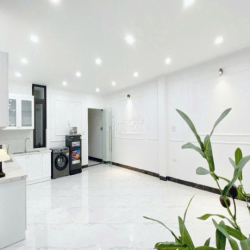 Cho thuê tầng 2 Lê Văn Lương 90m2, 3 ngủ, full đồ cơ bản, ở luôn