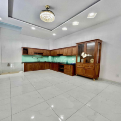 Cho Thuê Nhà Sạch Sẻ DT 130m2 1Trệt 1Lầu 2Pn 3Wc Sân Thượng Hẻm Xe Tải