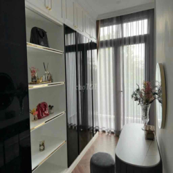 Nhà full nội thất giá 30tr/ tháng DT 6x18m Khu Verosa Park