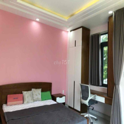 Chính chủ cho thuê nhà phố góc cong viên, trệt 3 lầu, 4 phòng 5wc