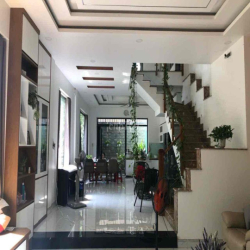 Chính chủ cho thuê nhà phố góc cong viên, trệt 3 lầu, 4 phòng 5wc