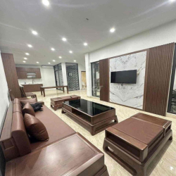 nhà đẹp ngõ ô tô 4 phòng ngủ có sân để xe tháng 8 nhận nhà