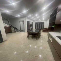 nhà đẹp ngõ ô tô 4 phòng ngủ có sân để xe tháng 8 nhận nhà