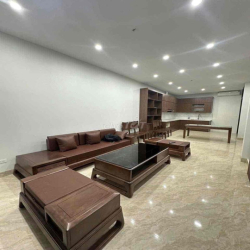 nhà đẹp ngõ ô tô 4 phòng ngủ có sân để xe tháng 8 nhận nhà