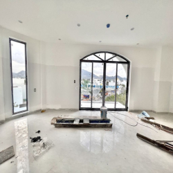CHO THUÊ NHÀ KINH DOANH 5 TẦNG 800M2 CÓ PCCC LÔ GÓC KHU PHƯỚC LONG
