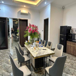 Nhà 2 ,5 tầng mt gần biển phạm văn đồng ! thángDt 200m ngan