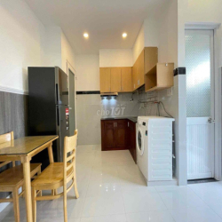 CĂN HỘ BAN CÔNG THOÁNG MÁT MÁY GIẶT RIÊNG NHIỀU ÁNH SÁNG TỰ NH