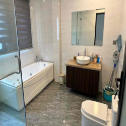 Nhà 2 ,5 tầng mt gần biển phạm văn đồng ! thángDt 200m ngan