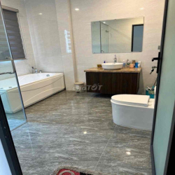 Nhà 2 ,5 tầng mt gần biển phạm văn đồng ! thángDt 200m ngan