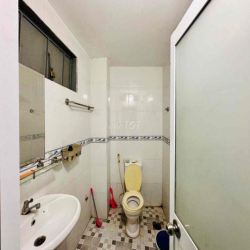 🔥 Nhà KD hẻm xe tải CMT8, trệt suốt 2PN, giá chỉ 12tr/tháng