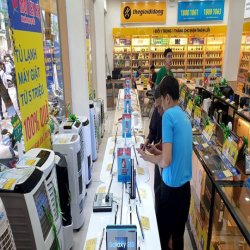 Cho thuê nhà mặt tiền Đường 3/2, Phường 14, Quận 10. DT: 10x20m