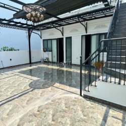 Nhà 2 ,5 tầng mt gần biển phạm văn đồng ! thángDt 200m ngan