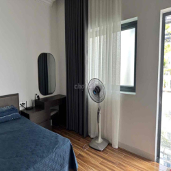 Nhà 2 ,5 tầng mt gần biển phạm văn đồng ! thángDt 200m ngan