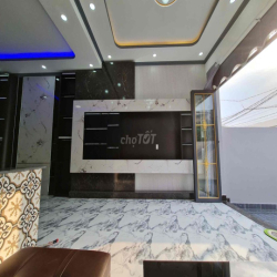 Bán nhà tone xám đen cực sang gần ngã tư Gia Bảo – 2PN, 5x23