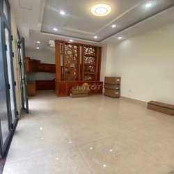 Cần cho thuê nhà đẹp 42/6A Hoàng Bật Đạt P.15 Tân Bình.
