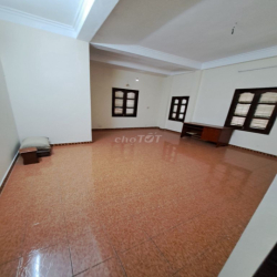 Nhà thuê ngõ 30 Phạm Văn Đồng, diện tích 90m2 x 4 tầng 20 triệu/tháng