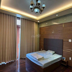 CHO THUÊ BIỆT THỰ 5 PN - HỒ BƠI- THANG MÁY- 75 triệu