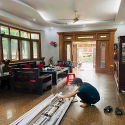 BIỆT THỰ 200M2 FULL NỘI THẤT XỊN SÒ GẦN CHỢ THỦ ĐỨC, 5PN 5WC, GARA OTO