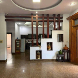 BIỆT THỰ 200M2 FULL NỘI THẤT XỊN SÒ GẦN CHỢ THỦ ĐỨC, 5PN 5WC, GARA OTO