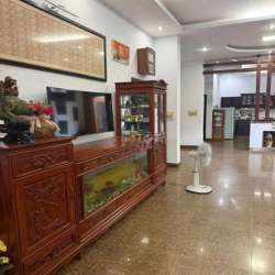 BIỆT THỰ 200M2 FULL NỘI THẤT XỊN SÒ GẦN CHỢ THỦ ĐỨC, 5PN 5WC, GARA OTO
