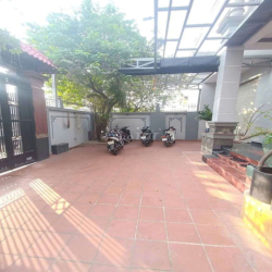 BIỆT THỰ 200M2 FULL NỘI THẤT XỊN SÒ GẦN CHỢ THỦ ĐỨC, 5PN 5WC, GARA OTO