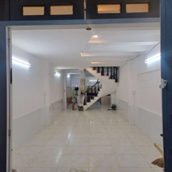 nhà cho thuê ngyên căn p2q8 
