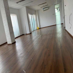 1.	🚀 Văn phòng Q1 giá chỉ từ 15 USD/m² – full diện tích – vào là làm n