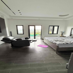 cho thuê nhà nguyên căn hợp đồng một năm có thể gia hạn thêm