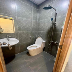 Cho Thuê Nhà DT 4,5x28m 1Trệt 1Lầu 4Pn 3Wc Sân Ôtô Có Kho Chứa Hàng