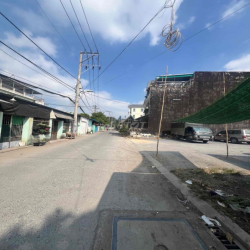 Cho Thuê Nhà DT 4,5x28m 1Trệt 1Lầu 4Pn 3Wc Sân Ôtô Có Kho Chứa Hàng