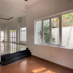 VILLA KHU PHỔ QUANG DIỆN TÍCH: 10X20M TRỆT 2 LẦU CHO THUÊ