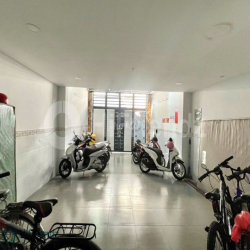 CHDV CỬA SỔ TRỜI, THANG MÁY, NHÀ XE RỘNG NGAY GIỮA Q11 SÁT TRUNG TÂM 