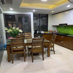 Chính chủ cho thuê nhà Hoàng Hoa Thám Ba Đình 50m 5 tầng 4PN 14 triệu