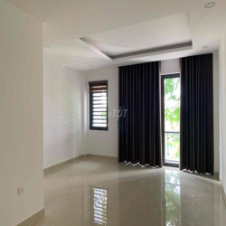 Cho thuê nhà phố Đông Tăng Long, nội thất cơ bản, nhà mới sạch đẹp