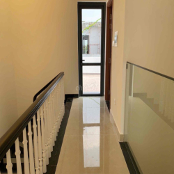 Cho thuê nhà phố Đông Tăng Long, nội thất cơ bản, nhà mới sạch đẹp