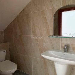 Cho thuê nhà phố Đông Tăng Long, nội thất cơ bản, nhà mới sạch đẹp