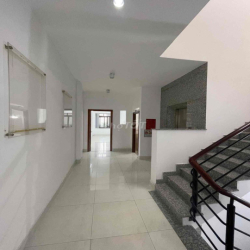 TOÀ NHÀ VĂN PHÒNG CTY- SHOWROOM SẴN THANG MÁY-HẦM- MÁY LẠNH  7PN 6WC