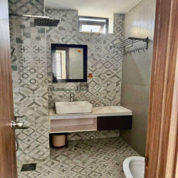 CHO THUÊ NHÀ 4 TẦNG .. KV GẦN BIEN