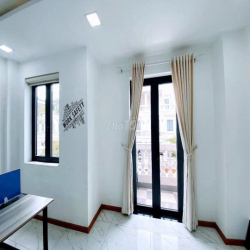 Cho thuê vp Cityland giá 7tr7 có ban công rộng