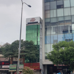 V.phòng mặt tiền Cộng Hòa 20m2 + free 20m2 p.họp - Ngày vào 15/05