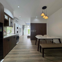 Cho Thuê Căn Studio/ 1PN Ban Công Nguyễn Văn Thương - Bình Thạnh