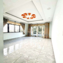 BIỆT THỰ SÂN VƯỜN , SÁT NGUYỄN THÁI SƠN GÒ VẤP, DT 10*40, HẺM XE TẢI